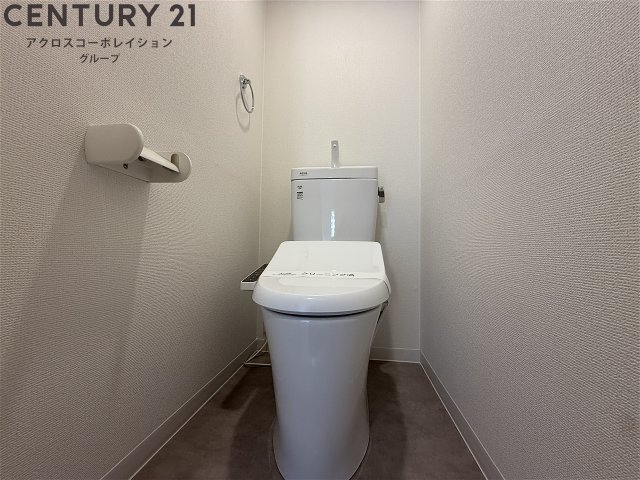 トイレ　温水洗浄便座付きのトイレです♪