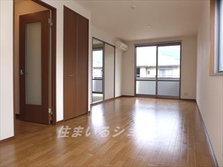 居室・リビング　明るい角部屋・エアコン付き