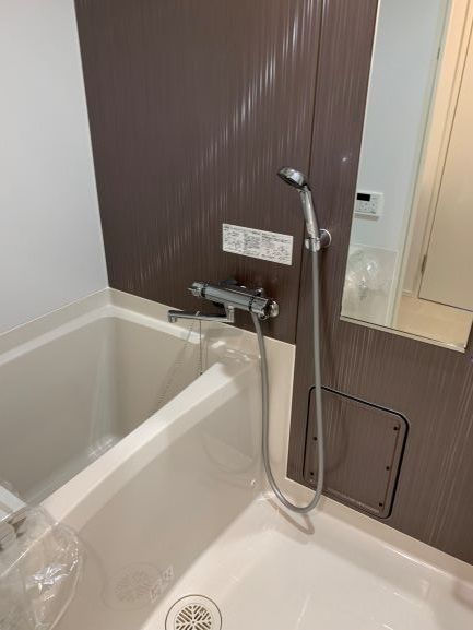 バス・シャワールーム　■キャビネット収納付きの独立洗面台