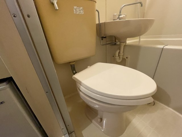トイレ　(参考)同マンション他部屋の写真