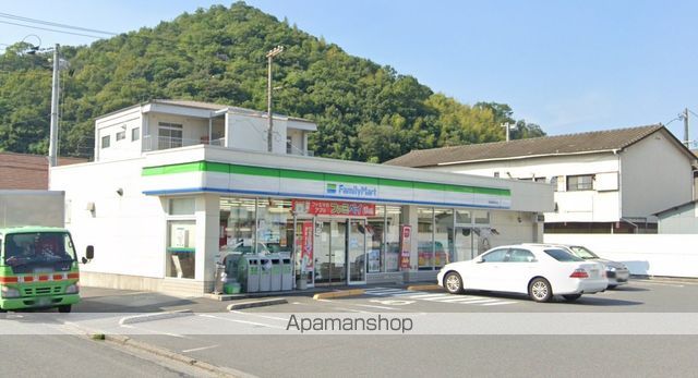 コンビニ　ファミリーマート（コンビニ）まで445m
