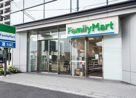 コンビニ　ファミリーマートオンワードベイパークビル店（コンビニ）まで349m