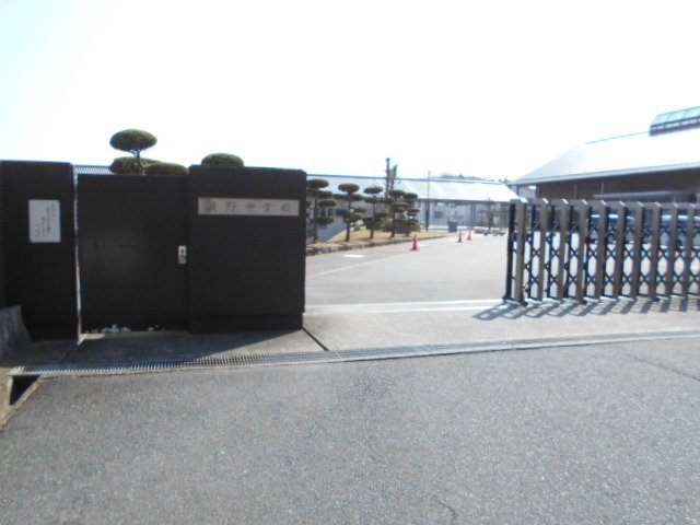 中学校　鏡野町立鏡野中学校（中学校）まで905m