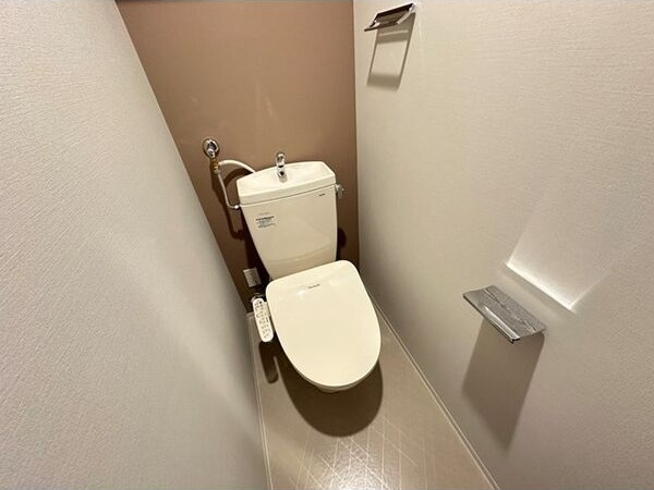 トイレ　嬉しいウォシュレット付きのトイレ！便座温かいですよ♪