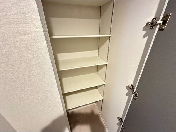 玄関　玄関にはシューズボックスも付いています！