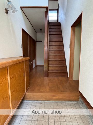 羽山一丁目戸建の玄関写真