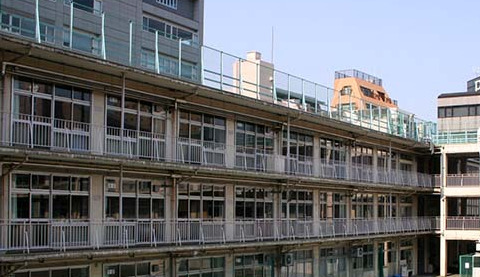 小学校　千代田区立富士見小学校（小学校）まで617m