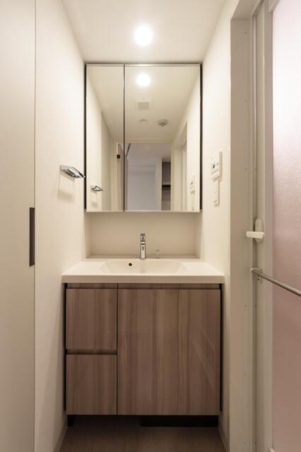 洗面設備　※写真は同タイプ住戸です。