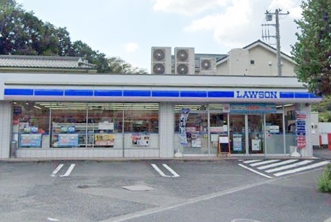 コンビニ　ローソン　氷取沢町店（コンビニ）まで920m