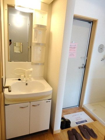洗面設備　★シャワーヘッドが付いた独立洗面台★