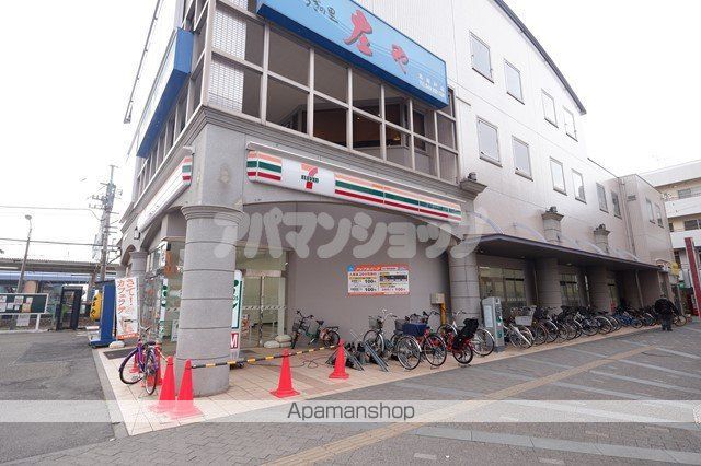 コンビニ　セブンイレブン（コンビニ）まで204m