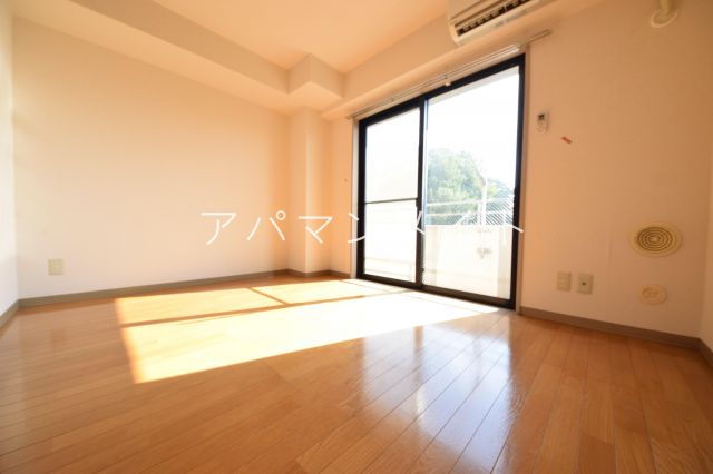 その他部屋・スペース　落ち着いて過ごせるお部屋なので、寝室にいかがでしょうか