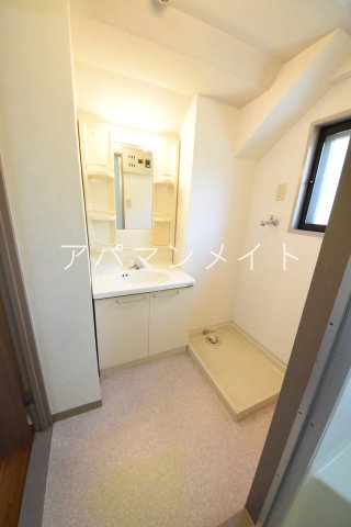 その他設備　洗濯機置き場＆脱衣スペースです ！