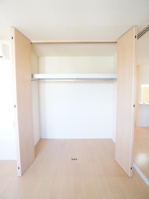 収納　増えがちな荷物をスッキリ収納できる大きめクローゼット★