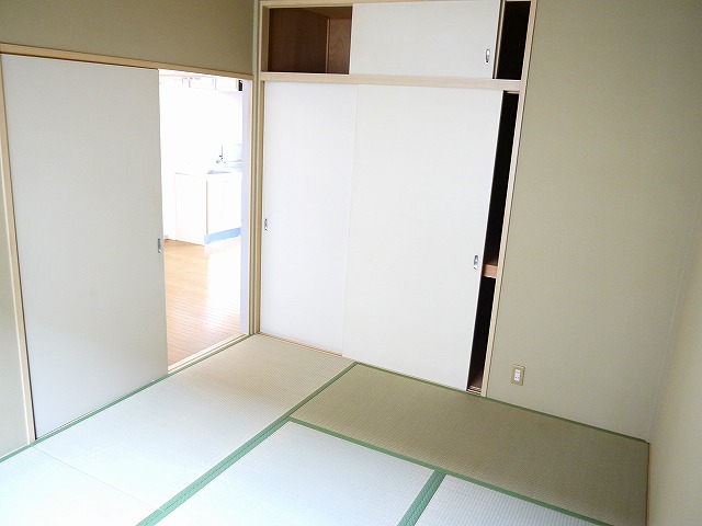 居室・リビング　い草の香りが落ち着く素敵な和室です