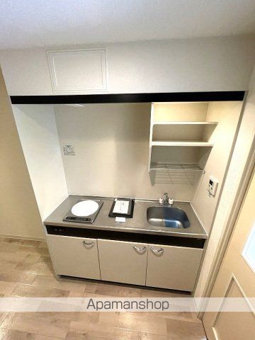 広島市南区 9階建 築24年のキッチン写真