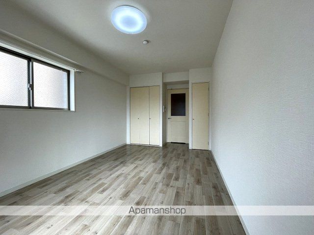 広島市南区 9階建 築24年の居間写真