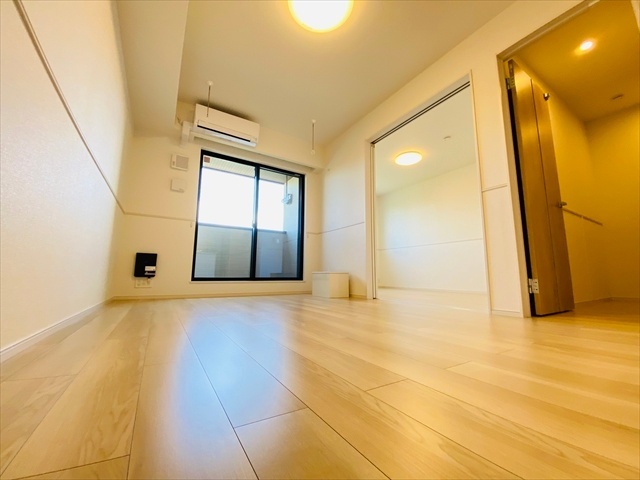 居室・リビング　同一建物内２０２号室内装写真転載