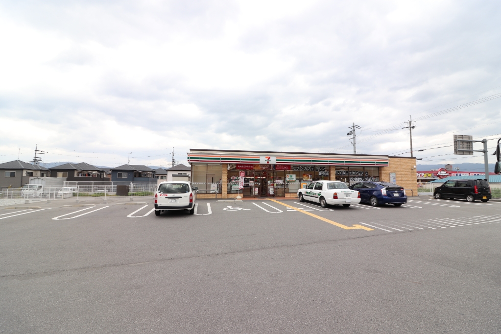 コンビニ　セブンイレブン 橿原十市町店（コンビニ）まで711m