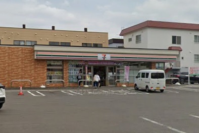 コンビニ　セブンイレブン札幌ひばりが丘店（コンビニ）まで204m