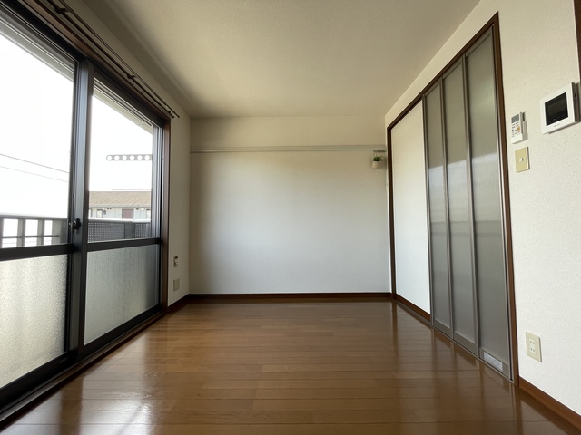 居室・リビング　２面採光なので、明るく風通しのよいお部屋です♪