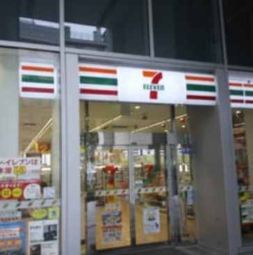 コンビニ　セブン-イレブン 港区港南１丁目店（コンビニ）まで461m