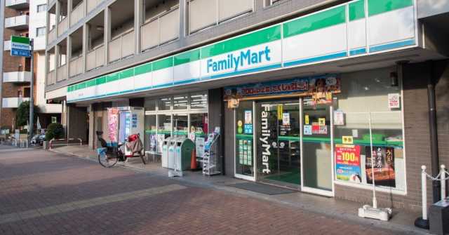 コンビニ　ファミリーマート　上落合二丁目店（コンビニ）まで262m