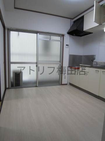 居室・リビング　画像は別号室のものです