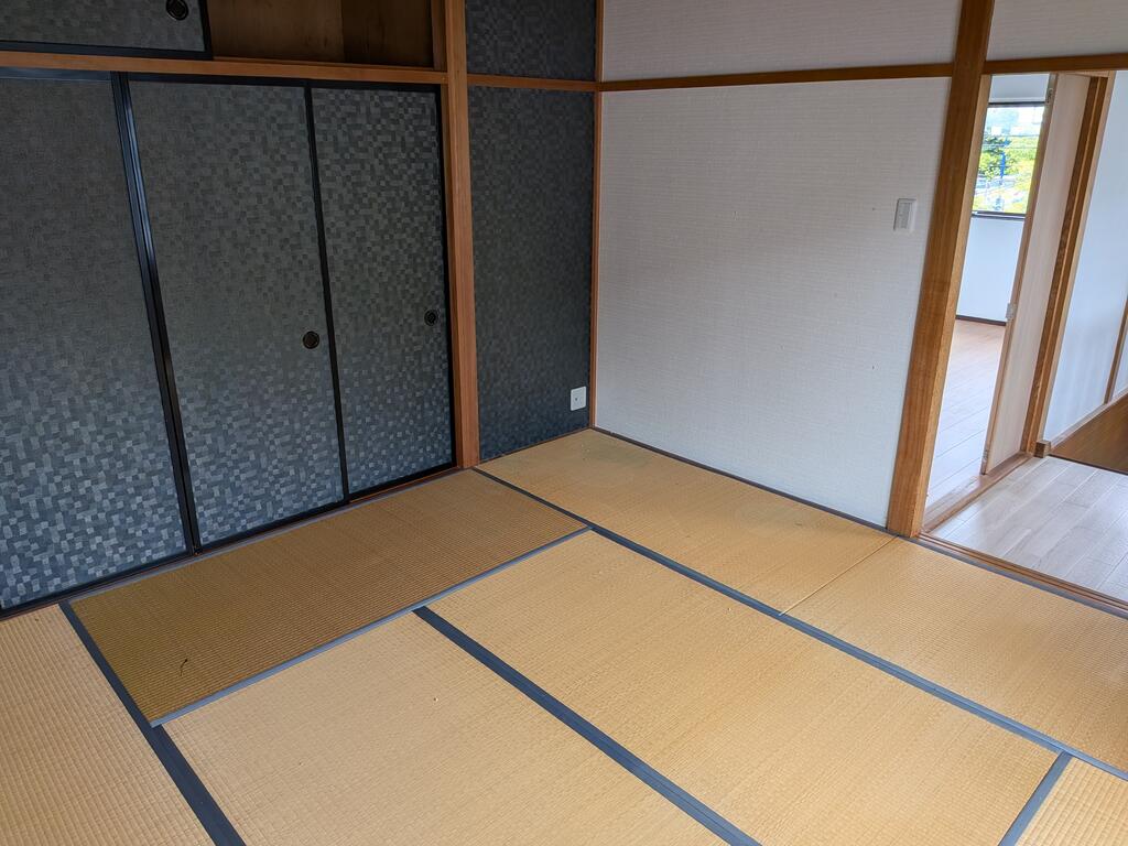 能美市湯谷町貸家の居間写真