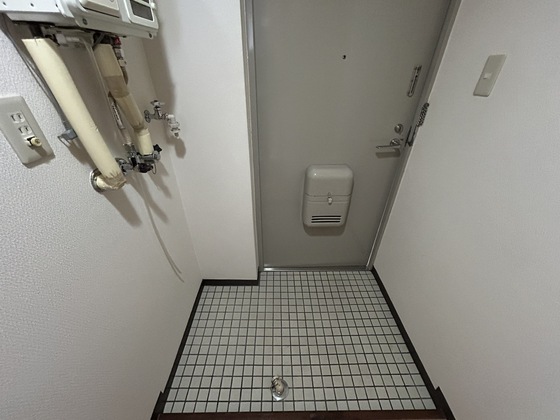 玄関　※別号室の写真です