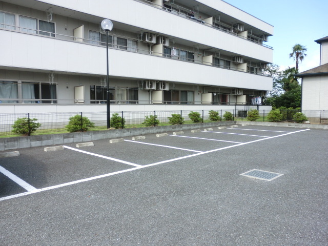 駐車場　敷地内駐車場（要空確認）