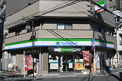 コンビニ　ファミリーマート 四谷若葉店（コンビニ）まで493m