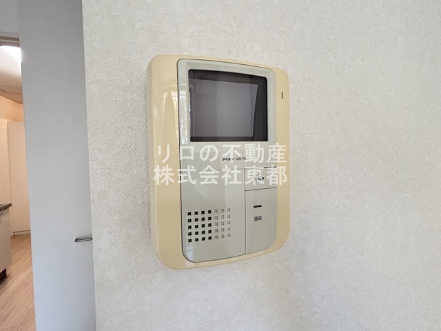 セキュリティ　来訪者の姿を確認できるＴＶモニター付インターホン設置済です！