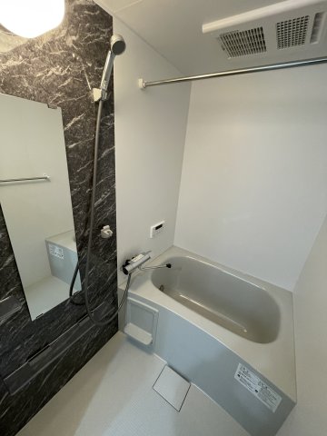 バス・シャワールーム　(参考)同マンション同間取り他部屋の写真
