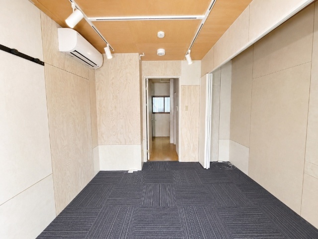 山田貸家の居間写真