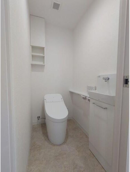リアレクト白壁のトイレ写真