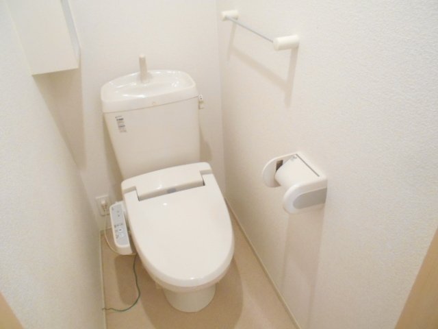 ＪＲ東海道本線 穂積駅 徒歩23分 2階建 築16年のトイレ写真