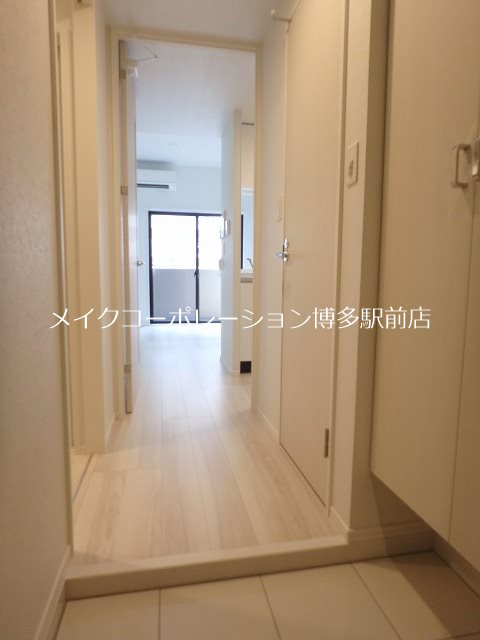 玄関　※入居中の為別部屋写真使用現状優先