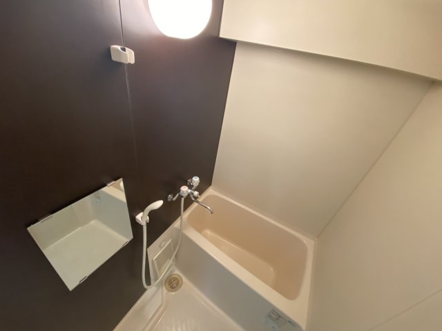 バス・シャワールーム　コンパクトで使いやすいお風呂です