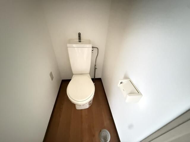 京成千葉線 西登戸駅 徒歩3分 3階建 築48年のトイレ写真
