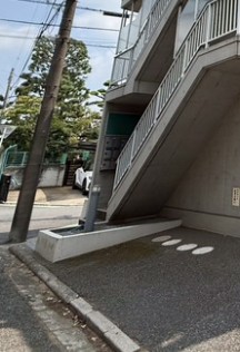 京成千葉線 西登戸駅 徒歩3分 3階建 築48年の外観写真
