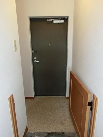 玄関　玄関収納スペースあり