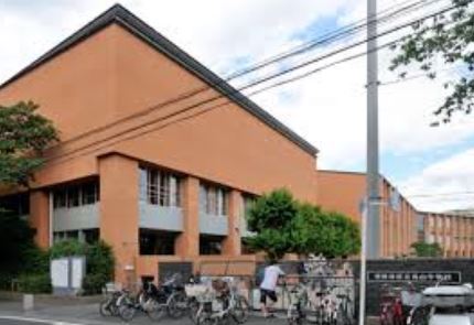 中学校　世田谷区立烏山中学校（中学校）まで561m
