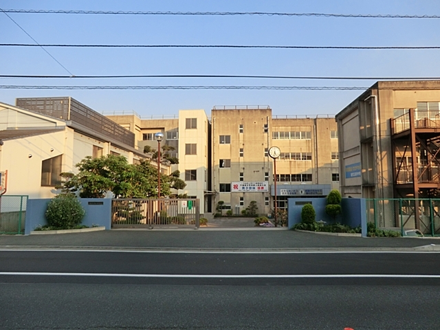 中学校　逆井中学校（中学校）まで823m