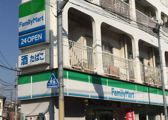 コンビニ　ファミリーマート緑が丘一丁目店（コンビニ）まで165m