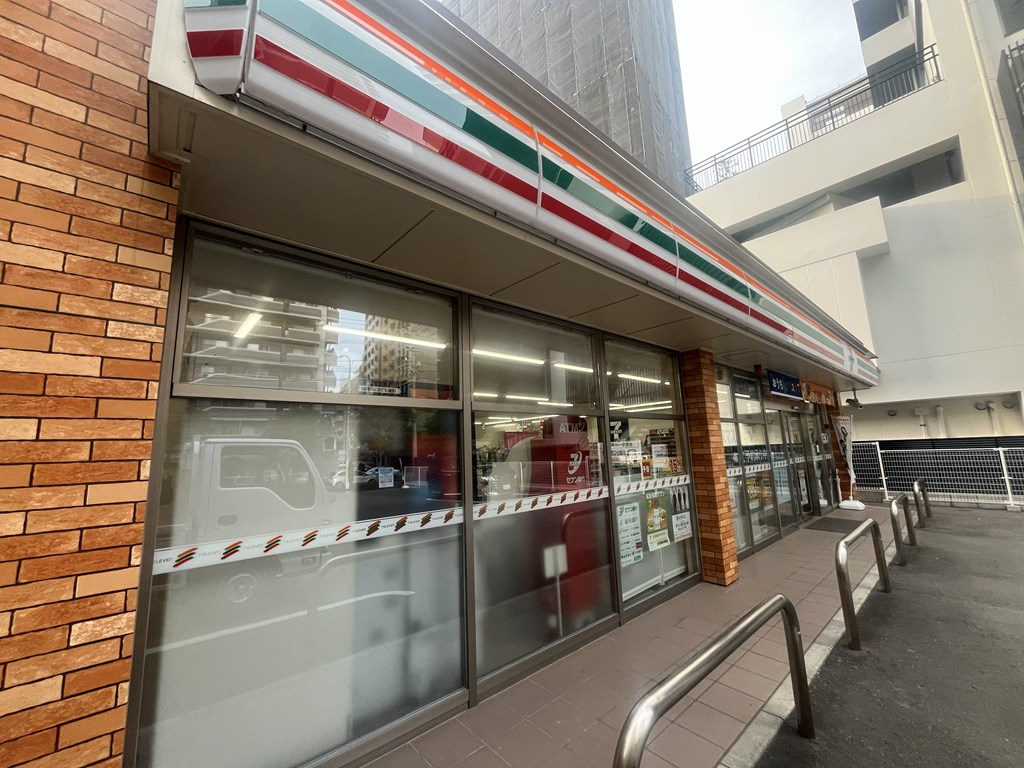 コンビニ　セブンイレブン福岡薬院4丁目店（コンビニ）まで320m