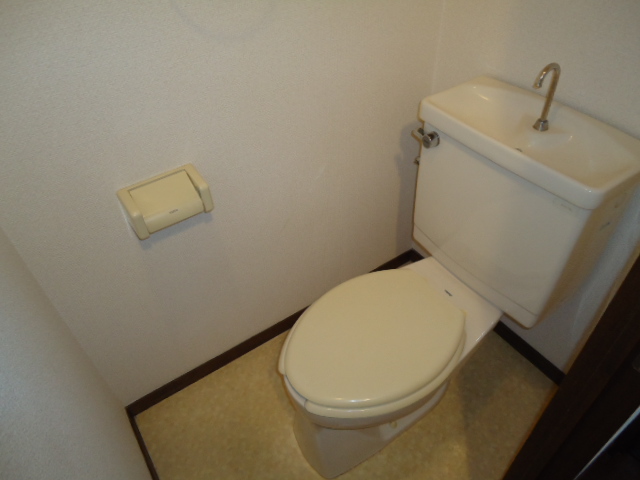 京王線 仙川駅 徒歩8分 6階建 築32年のトイレ写真