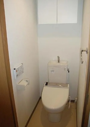 トイレ　別のお部屋の室内写真になります。