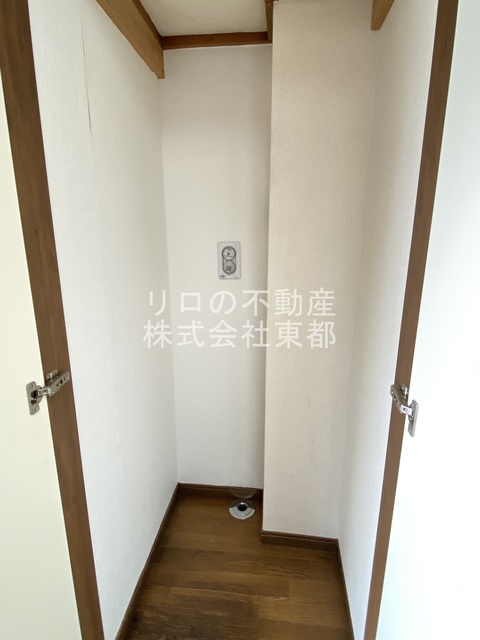 その他　室内洗濯機置場付！目隠しできる扉があるのは便利ですね♪