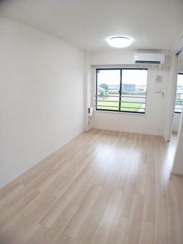 ＪＲ高崎線 新町駅 徒歩14分 2階建 築2年の居間写真
